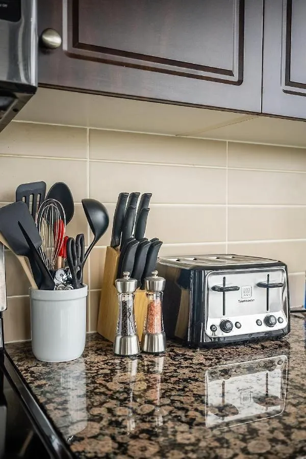 Luxury Cn Tower Suites - Save On Monthly Stays تورونتو 0*,  كندا